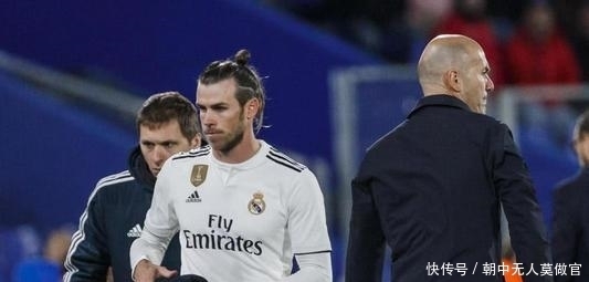 篮球比赛中 篮球比赛中